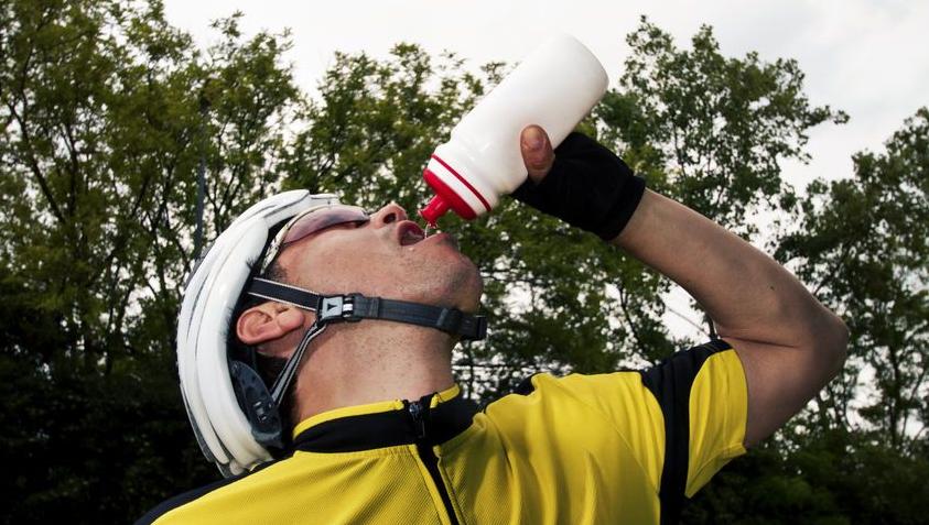 Wanneer en hoeveel moet een wielrenner drinken?