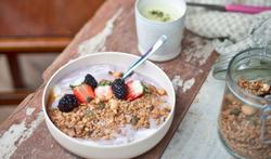 Recepten van bij ons: Boekweitgranola met aardbeismoothie